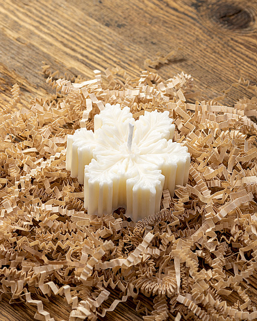 Ароматическая свеча "Снежинка", с ароматом рождественского имбирного пряника