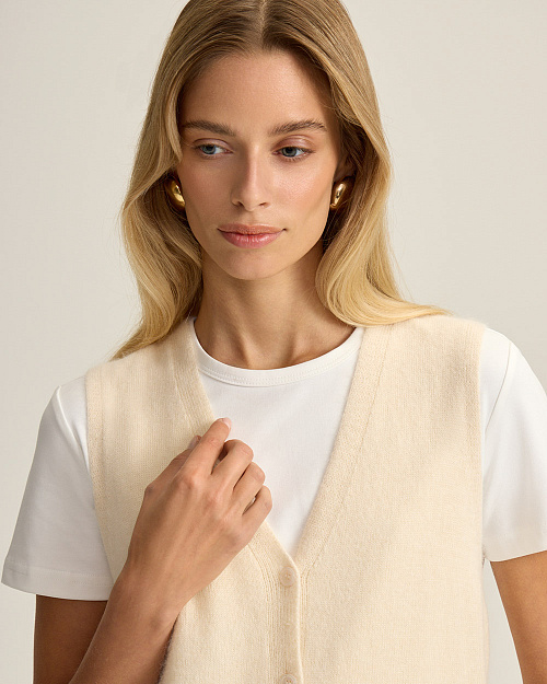 Жилет на пуговицах с шерстью ангоры, молочный