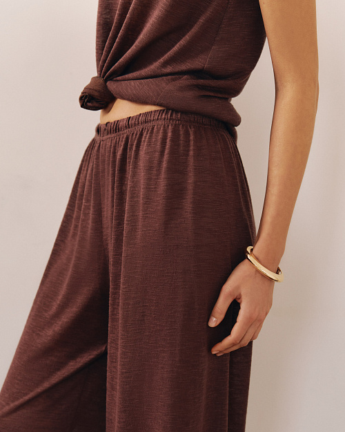 Свободные брюки на завязках, горький шоколад