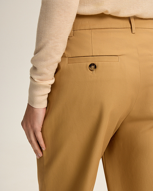 Хлопковые брюки чиносы с отворотами, карамельный бежевый