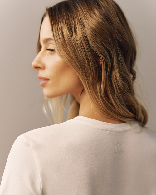 Футболка полуприталенного кроя, молочный