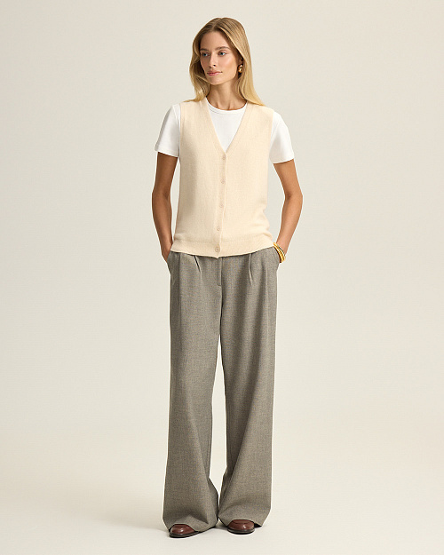 Жилет на пуговицах с шерстью ангоры, молочный