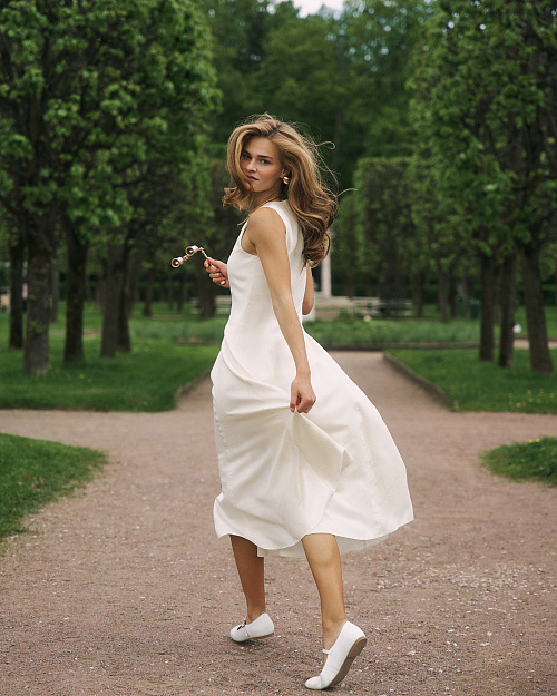 Приталенное платье без рукавов с юбкой солнце, из тенселя, белый