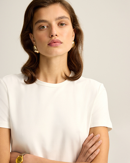 Базовая футболка из хлопка и спандекса, молочный