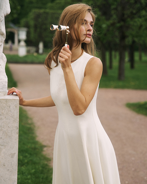 Приталенное платье без рукавов с юбкой солнце, из тенселя, белый