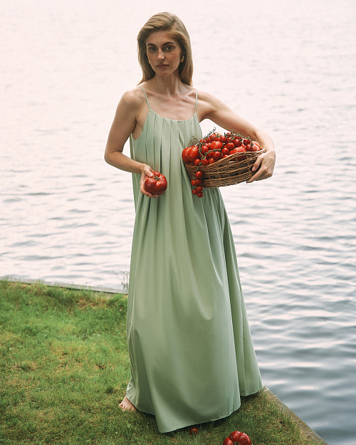 Платье сарафан на бретелях, длины макси, из бамбука, светло-зеленый