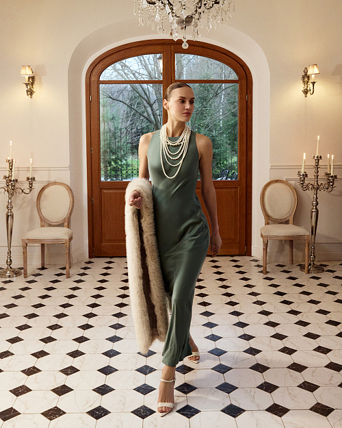 Приталенное платье с американской проймой, зеленый хвойный